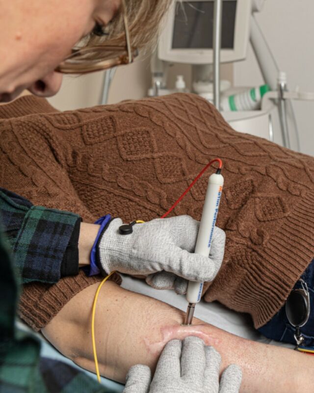 Le MicroLab est un outil puissant pour vos soins en kinésithérapie. Il vous aide à :

✔️ Réduire la douleur ✔️ Accélérer la guérison des tissus ✔️ Améliorer la circulation sanguine et lymphatique

Il optimise vos résultats et offre à vos patients un soin rapide et efficace.

Contactez-nous pour en savoir plus et intégrer le MicroLab à votre pratique ! 🔗

#matim #matimperformance #microlabtherapy #microscourants #kiné #santé #kinésithérapeutes #ostéopathe #chiropracteur #sénologie